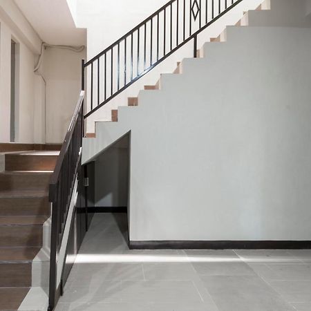 Reddoorz Near Grand City Mall 2 Surabaya Ngoại thất bức ảnh