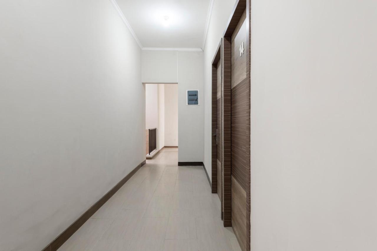 Reddoorz Near Grand City Mall 2 Surabaya Ngoại thất bức ảnh