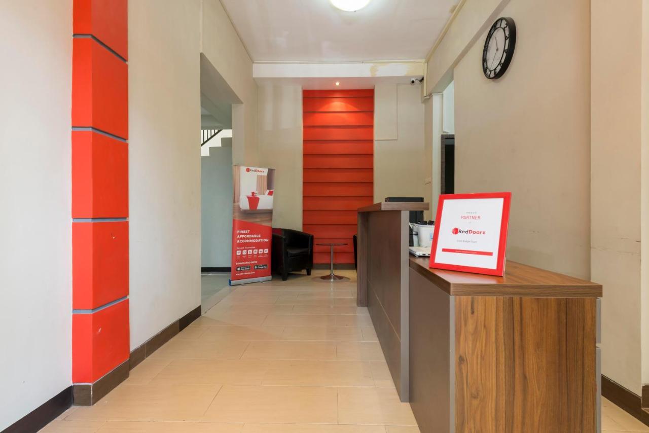 Reddoorz Near Grand City Mall 2 Surabaya Ngoại thất bức ảnh